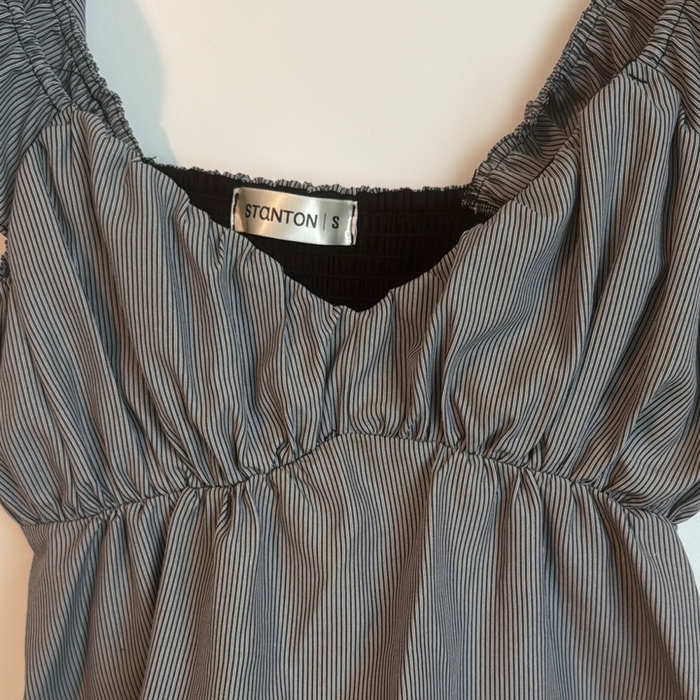 Gray Ruffled Fitted Blouse - Picture 2 of 5